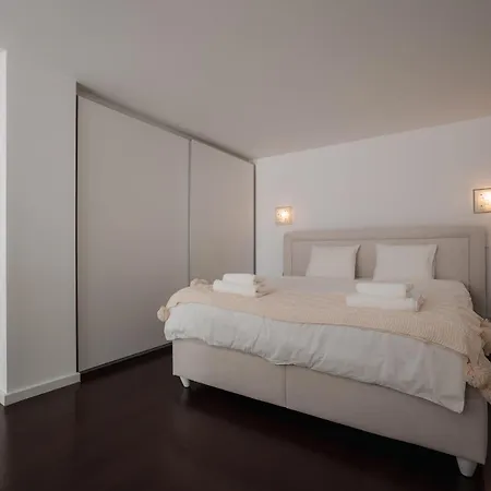 아파트 Skau Eurovea Duplex Danube Exclusive View Free Parking *