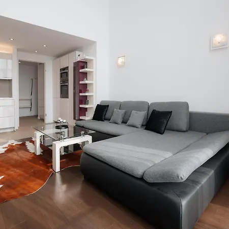 Апартаменти Skau Eurovea Duplex Danube Exclusive View Free Parking *