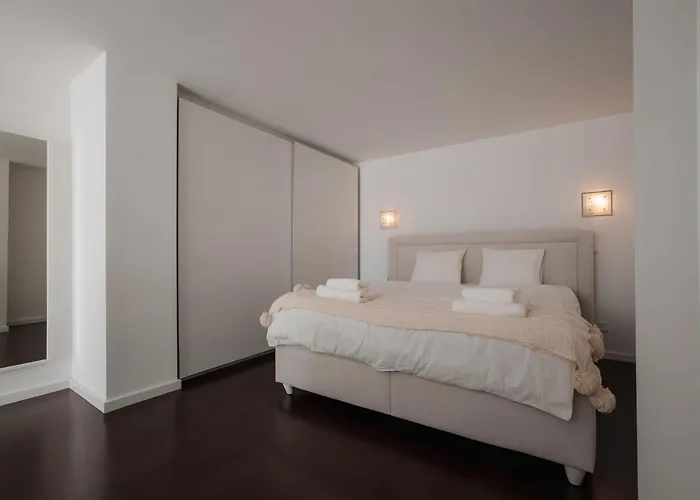 Апартаменти Skau Eurovea Duplex Danube Exclusive View Free Parking *